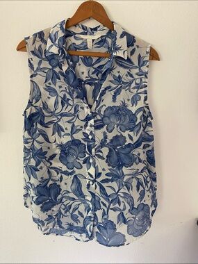 H&M Blue and White Floral Sleeveless Button-Up Blouse